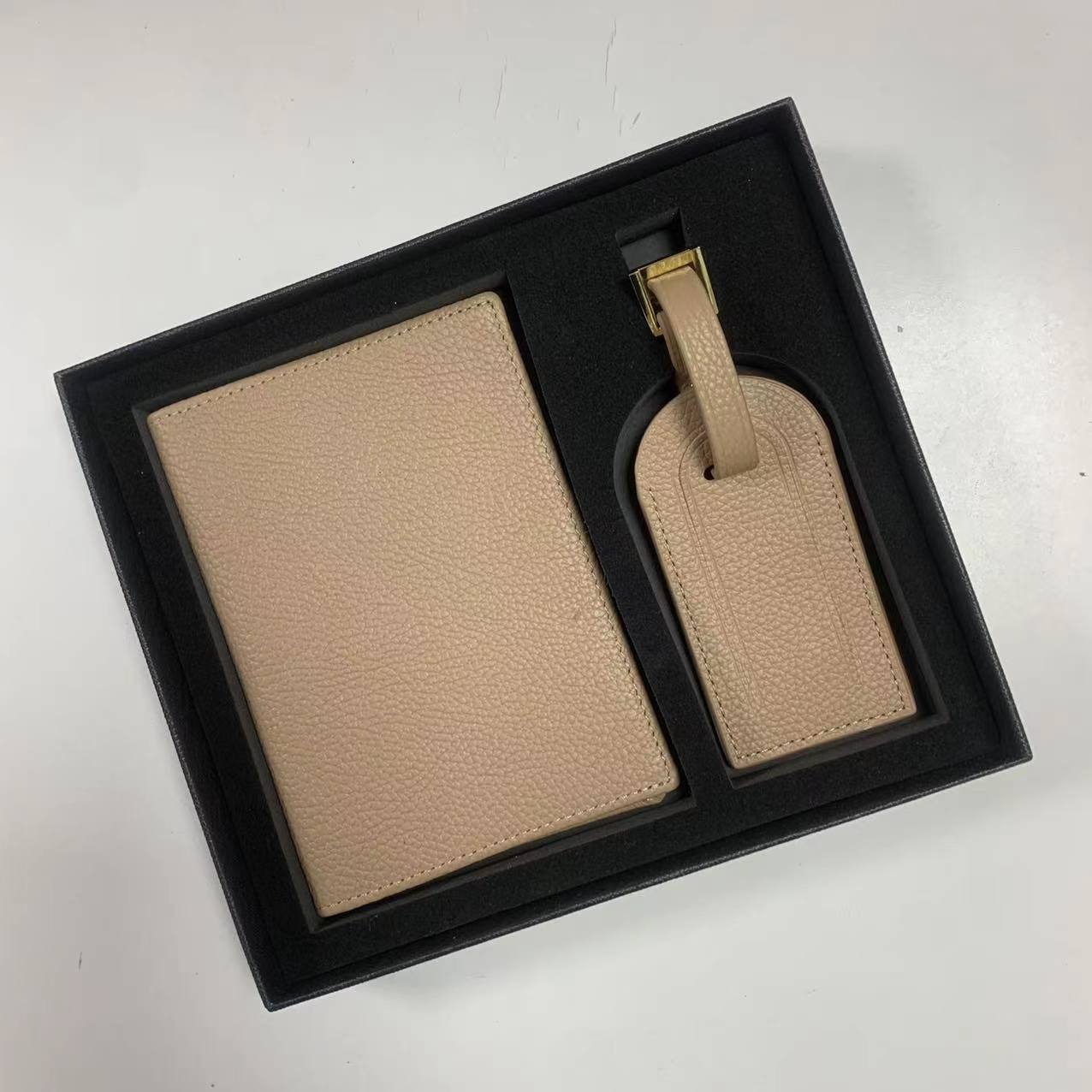 【客製化】牛皮簡約旅行禮盒 | 禮品、贈品專業客製禮贈品顧問 以泰禮品
